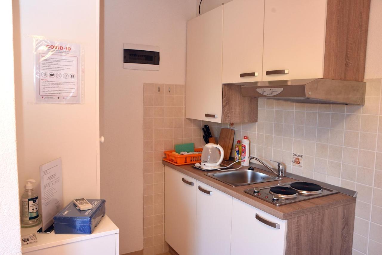 Apartment Anamarija 瓦伦 外观 照片