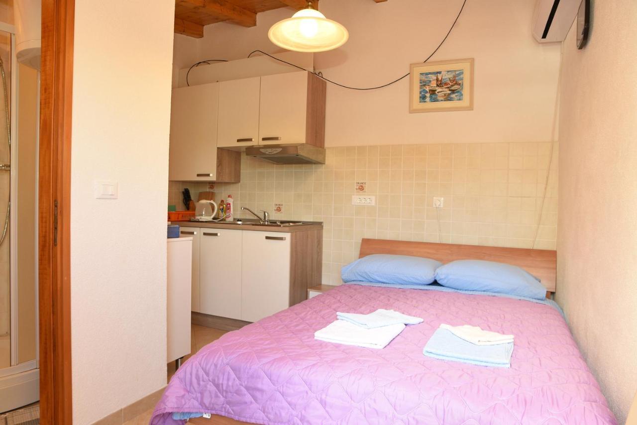 Apartment Anamarija 瓦伦 外观 照片